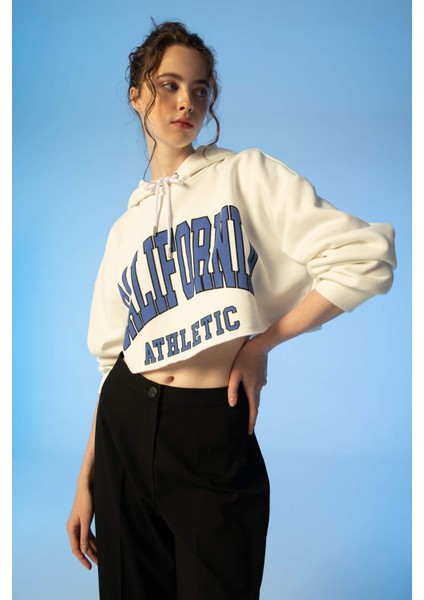 Crop Kapüşonlu Uzun Kollu Baskılı Sweatshirt Z0093AZ22AU fiyatları