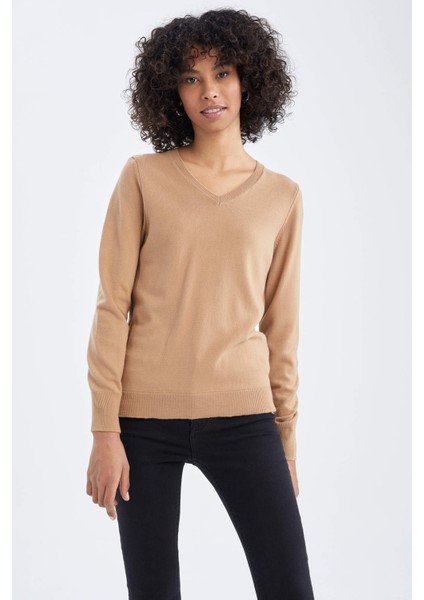 Regular Fit Basic V Yaka Ekstra Yumuşak Dokulu Kazak F7088AZ22WN