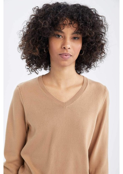 Regular Fit Basic V Yaka Ekstra Yumuşak Dokulu Kazak F7088AZ22WN modelleri