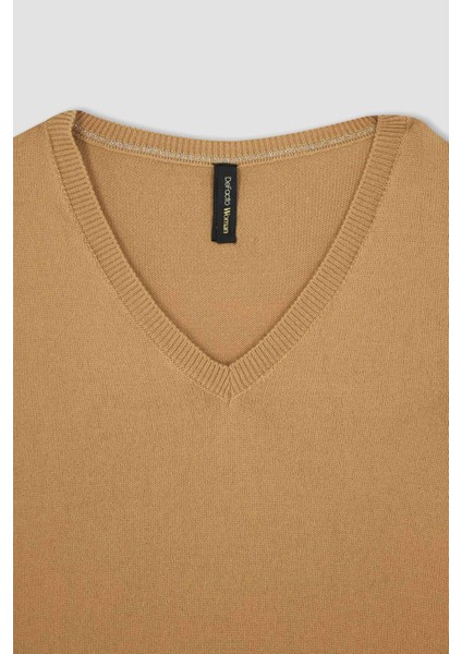 Regular Fit Basic V Yaka Ekstra Yumuşak Dokulu Kazak F7088AZ22WN