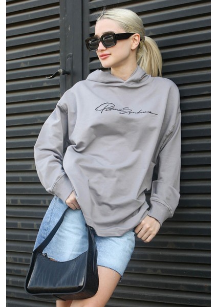 Boyalı Gri Nakışlı Kapüşonlu Kadın Sweatshirt MG1691