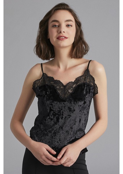 Siyah Velvet Ince Askılı Dantel Detaylı Atlet