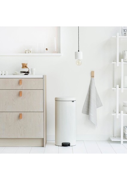 Çöp Kutusu 30 lt Newicon Beyaz Pedallı modelleri
