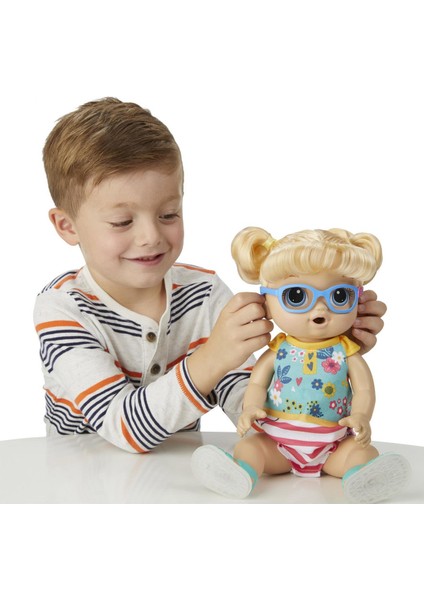 Baby Alive Işıklı Ayakkabılarıyla Neşeli Bebeğim