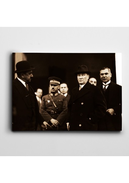 Atatürk Adana'da 1933 Kanvas Tablo