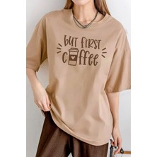 Millionaire But First Coffee Camel Oversize Salas Boyfriend Kadın T-Shirt