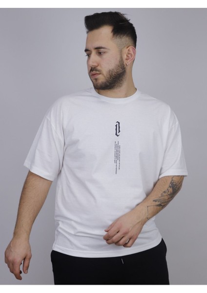 Beyaz Göğüs Dikey Baskılı Oversize T-Shirt