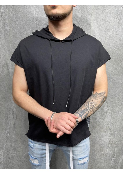 Erkek Siyah Kapüşonlu T-Shirt