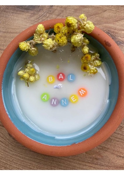 “bal Annem” Yazılı Aromatik Hindistan Cevizi Kokulu Kuru Çiçeklerle Süslenmiş Soya Mumu