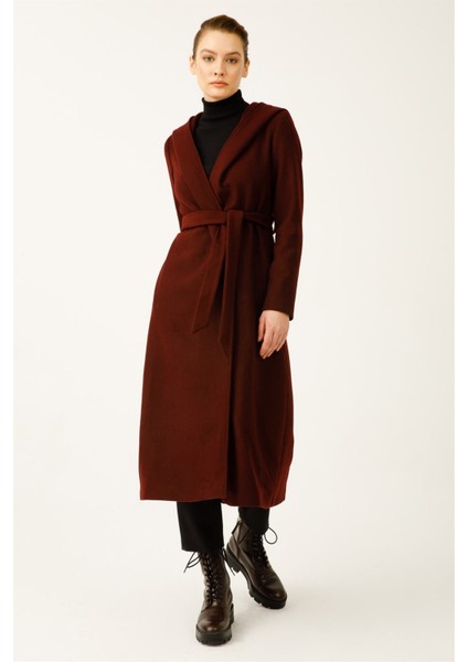 Geniş Kapişonlu Önden Bağlamalı Şanel Boy Kaban Bordo