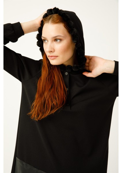 Kapişon Kenarı Pon Pon Detaylı Deri Kombinli Tunik Siyah fırsatları