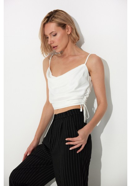 Beyaz Yanları Büzgülü Askılı Büstiyer SS23CT4735BE