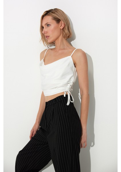 Beyaz Yanları Büzgülü Askılı Büstiyer SS23CT4735BE fırsatları