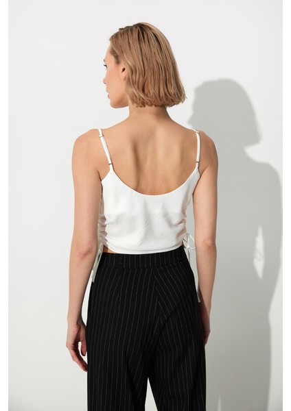 Beyaz Yanları Büzgülü Askılı Büstiyer SS23CT4735BE indirimleri