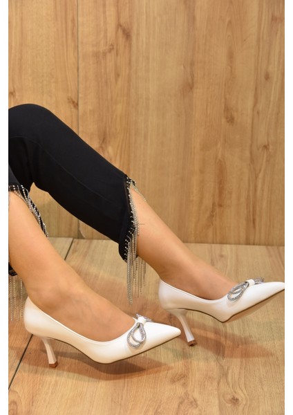 Taş Papyon Detaylı Topuklu Kadın Stiletto Ayakkabı Beyaz