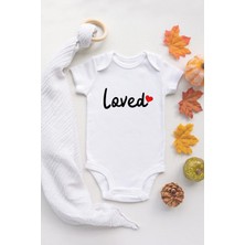 Tuğba Baby Loved Yazılı Beyaz Bebek Body %100 Pamuklu Organik Baskılı Çıtçıtlı Bebek Badi Zıbın