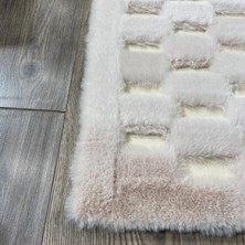 Dericibey Krem Renk Parçalı Peluş Halı 140 x 200 cm