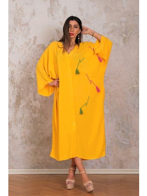 Keyifli Moda Kadın Sarı V Yaka Düğmeli Cepli Önü Püsküllü Sırtı Göz Nakışlı Oversize Elbise