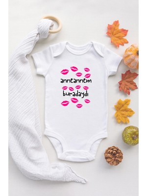 Tuğba Baby Anneannem Buradaydı Yazılı Öpücük Baskılı Bebek Body %100 Pamuklu Beyaz Badi Zıbın
