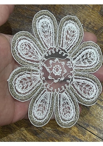 11X10 cm Güpür Beyaz Papatya Aplike Arma Yama Dikiş Aksesuarı