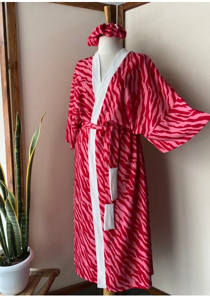 Krinkıl Kumaş Pembe Zebra Desenli Kadın Uzun Kimono Tokalı Set