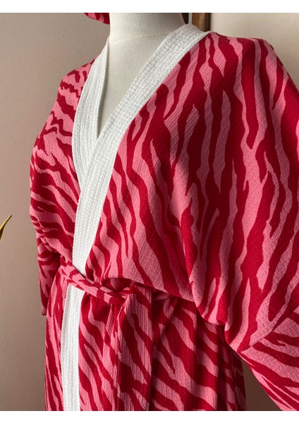 Krinkıl Kumaş Pembe Zebra Desenli Kadın Uzun Kimono Tokalı Set