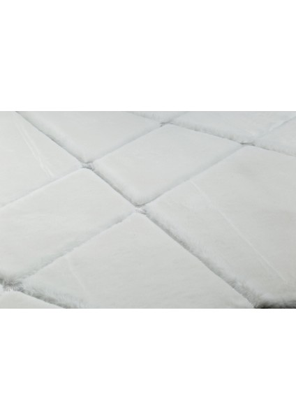 Gümüş Varaklı Beyaz Peluş Halı 120 x 180 cm fırsatları
