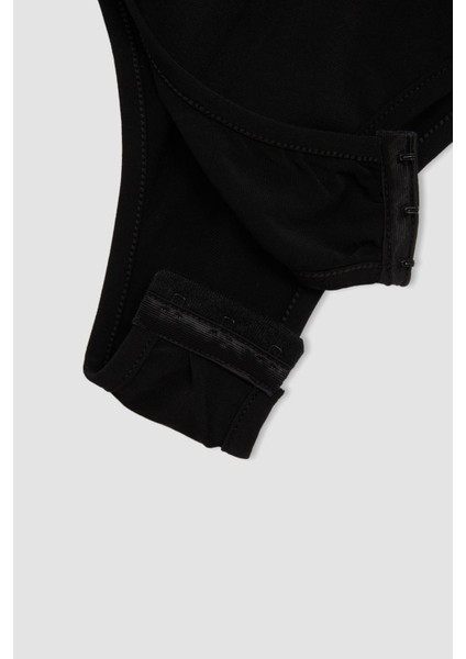 Slim Fit Bisiklet Yaka Dekolte Detaylı Çıtçıtlı Body X4863AZ21WN