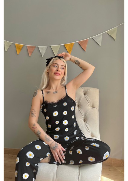 Papatya Dantelli Ip Askılı Örme Kadın Pijama Takımı
