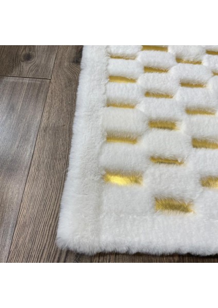 Krem ve Gold Renk Parçalı Peluş Halı 160 x 230 cm