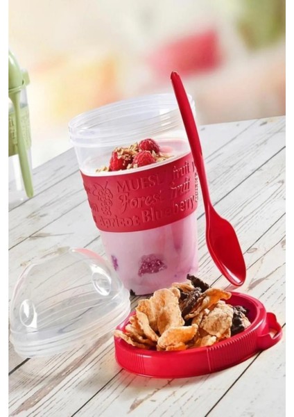 Take'n Go Kapaklı Kaşıklı Hazırla ve Çık Hazneli Yoğurt Kabı 600 ml (Kırmızı)