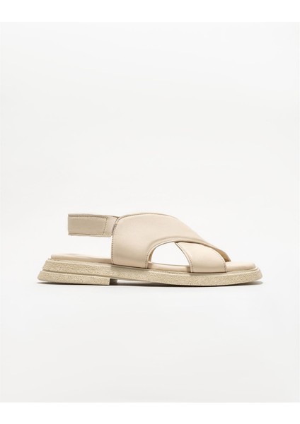 Bej Deri Kadın Düz Sandalet