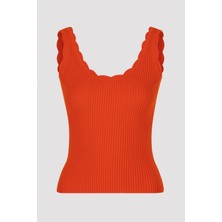 Kırmızı Kenar Detaylı Triko Üst