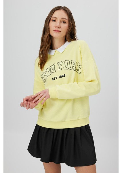 Yaka Triko Bant Baskılı Sweatshirt