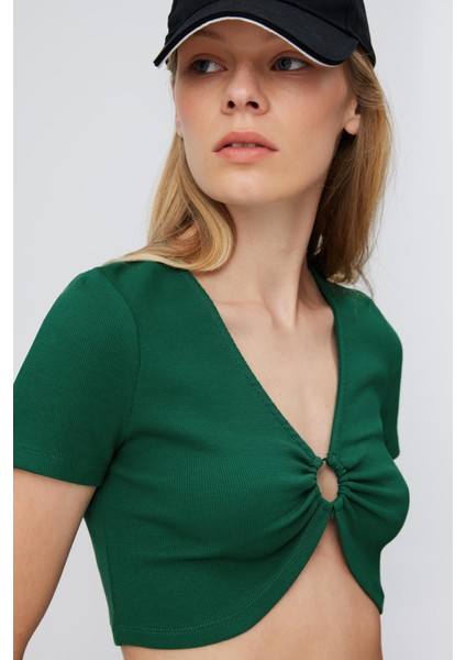 Ön Metal Halkalı Crop T-Shırt modelleri