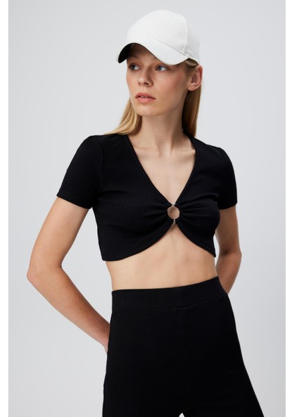 Ön Metal Halkalı Crop T-Shırt