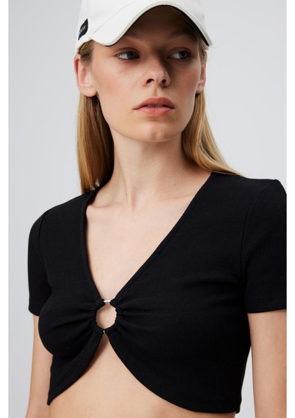 Ön Metal Halkalı Crop T-Shırt modelleri