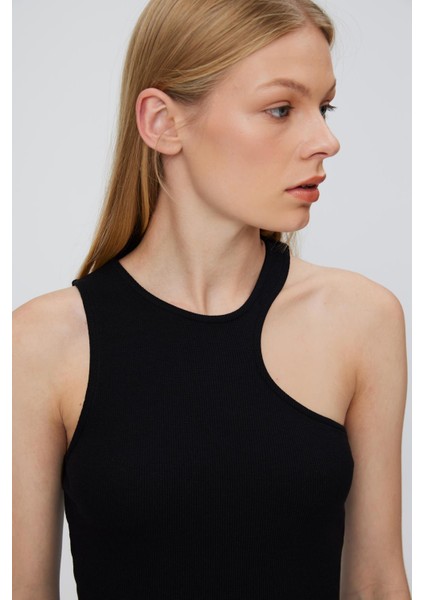 Asimetik Omuz Kısa Elbise modelleri