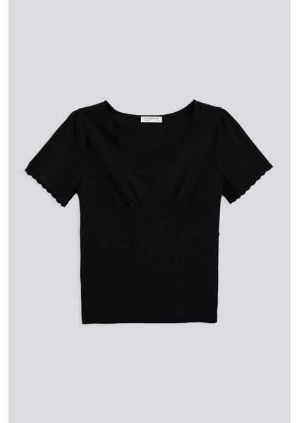 Nakışlı V Yaka Kısa Kol T-Shırt indirimleri