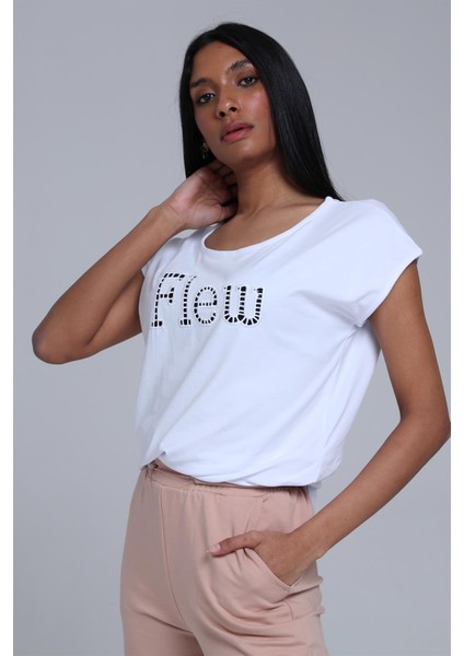 Fancy Kadın Geniş Yaka Regular Fit Nakış Detaylı Tişört