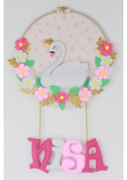 Nisa Isimli Kuğulu Kasnak Bebek Odası Kapı Süsü