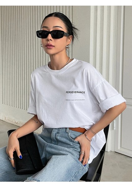 Kadın Perseverance Baskılı Oversize Tişört fiyatları