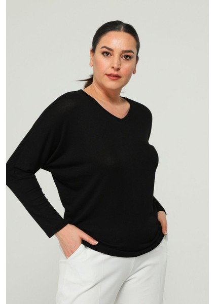 Kadın Büyük Beden Sırt Halka Detaylı Siyah Bluz fiyatları