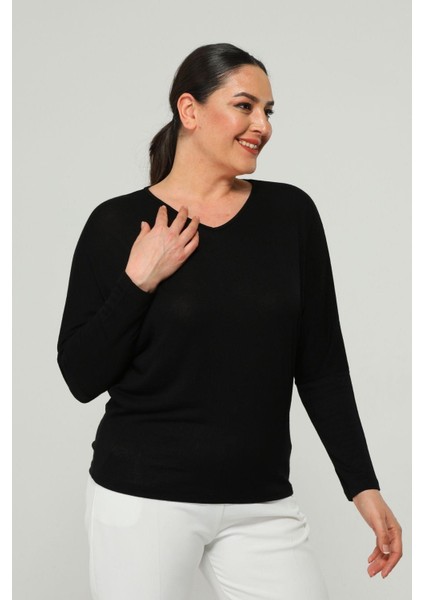 Kadın Büyük Beden Sırt Halka Detaylı Siyah Bluz modelleri