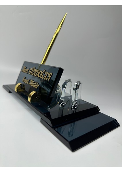 Kristal Cam Masaüstü Isimlik Çift Ayak Kalem Saat ve Kartvizit Figürlü Özel Hediyelik