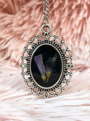 Lotus Mor Kır Çiçeği Gümüş Kaplama Işlemeli Siyah Kolye