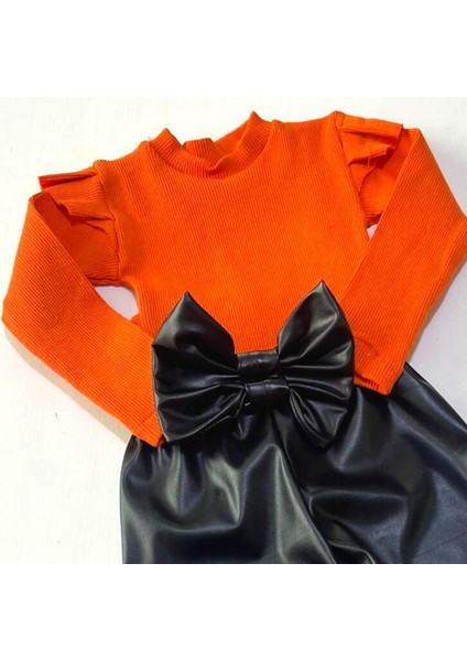 Kız Çocuk, Siyah Deri Fiyonk Detaylı Pantolon, Turuncu Omuzu Fırfırlı Badi ve Saç Bandı Takımı. fiyatları