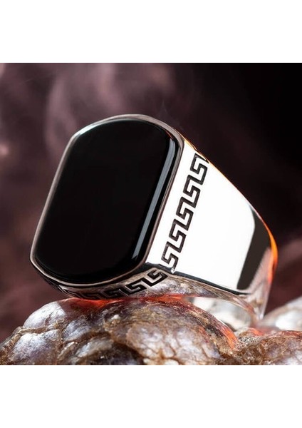 Sade Model Siyah Oniks Taşlı Gümüş Erkek Yüzük