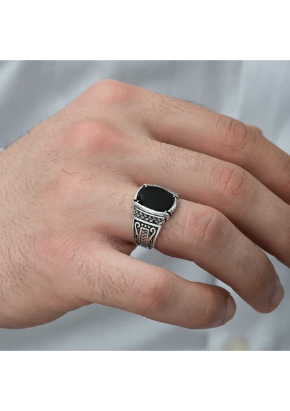 Gümüş Oniks Taşlı Örgü Desenli Erkek Yüzük fiyatları