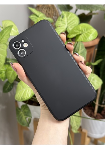 Iphone 11 Uyumlu ( 12 Görünümlü Köşeli ) Içi Kadife Lansman Kılıf